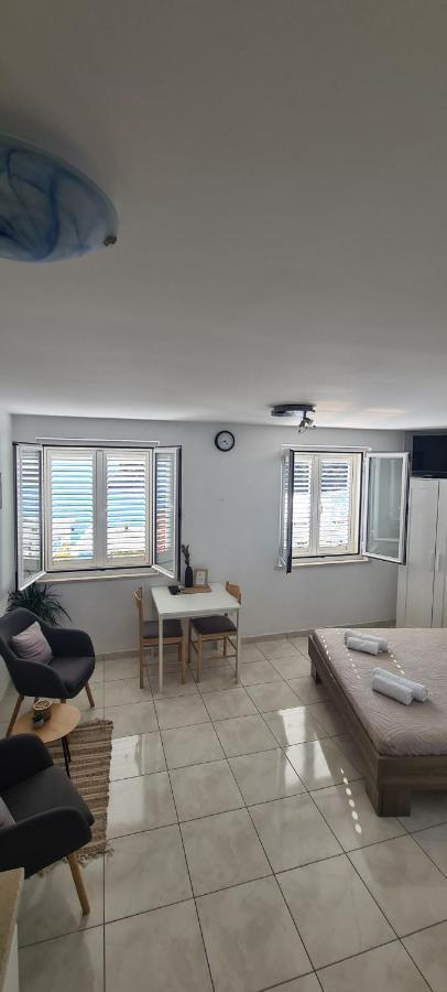 Štikovica Apartments Matea Studio Apartment מראה חיצוני תמונה