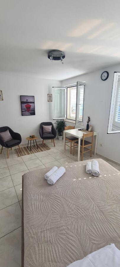 Štikovica Apartments Matea Studio Apartment מראה חיצוני תמונה